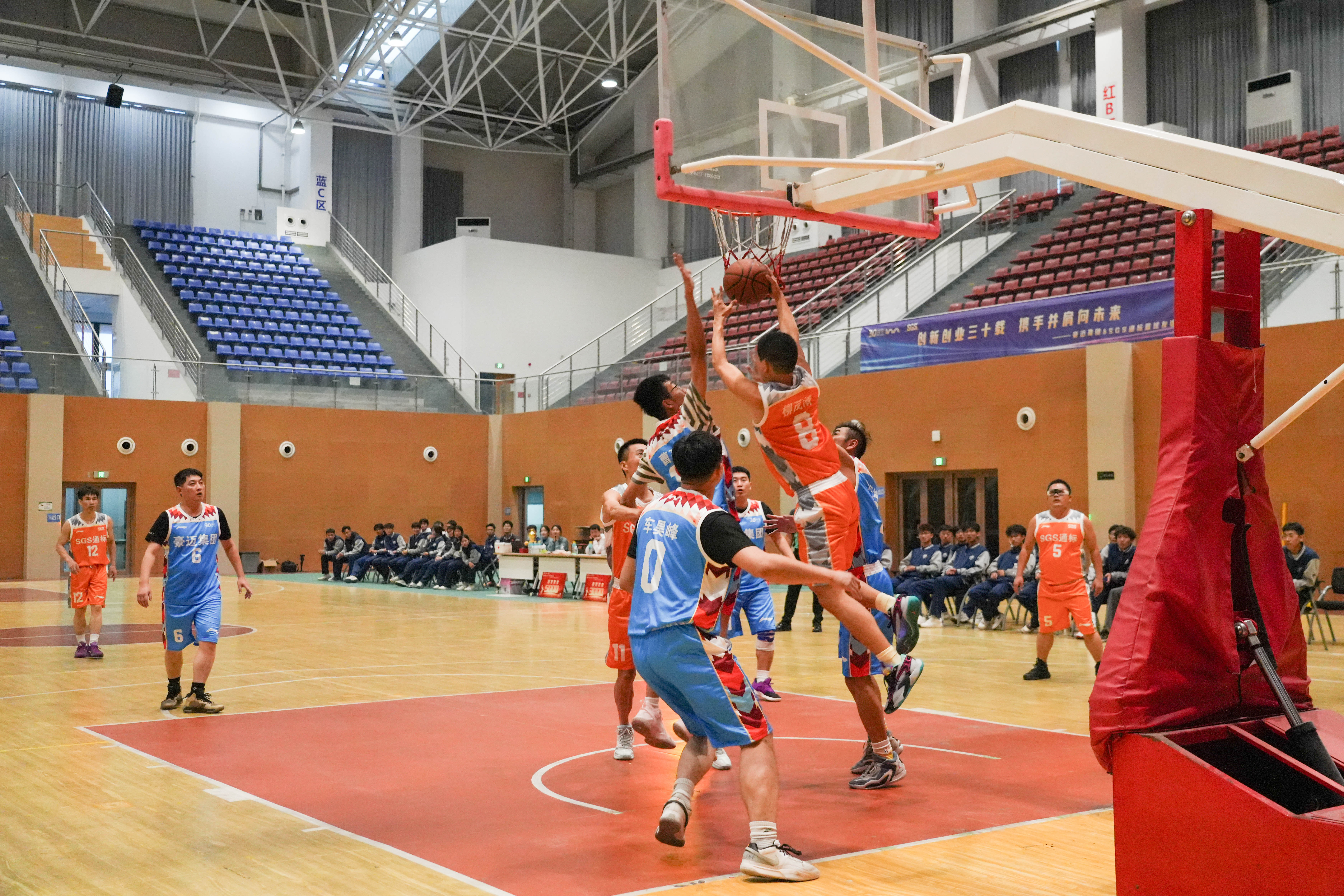 多米体育官网入口球场风云变幻,篮球比赛精彩无限进球